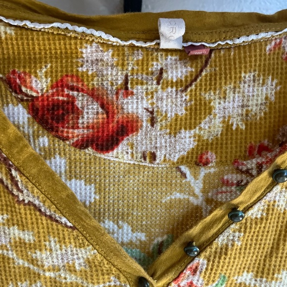 Pilcro
Anthropologie Pilcro Waffle Henley
Floral Top ladies size small - Picture 4 of 12